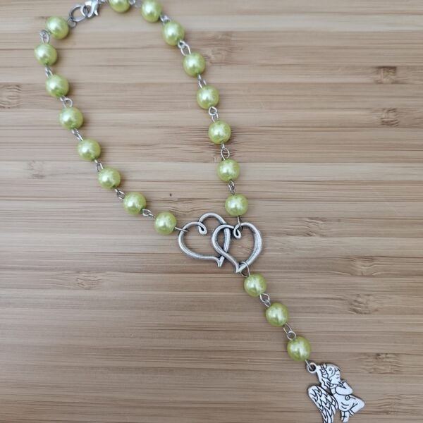 Limetkový růženec se srdíčky a andělíčkem